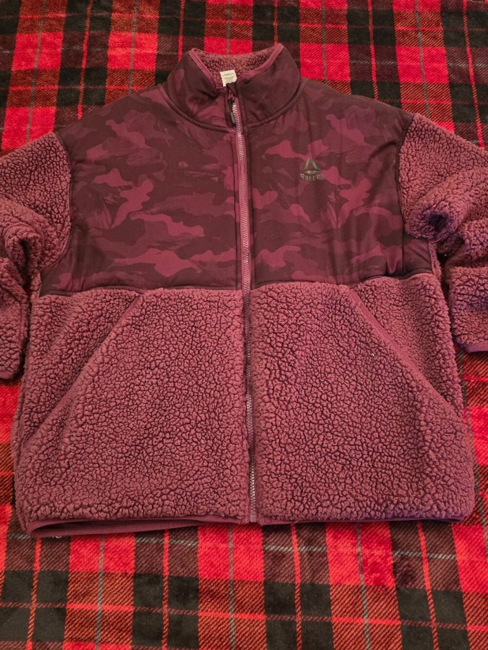 Outdoorcore Reebok burgundy camo sherpa jacket